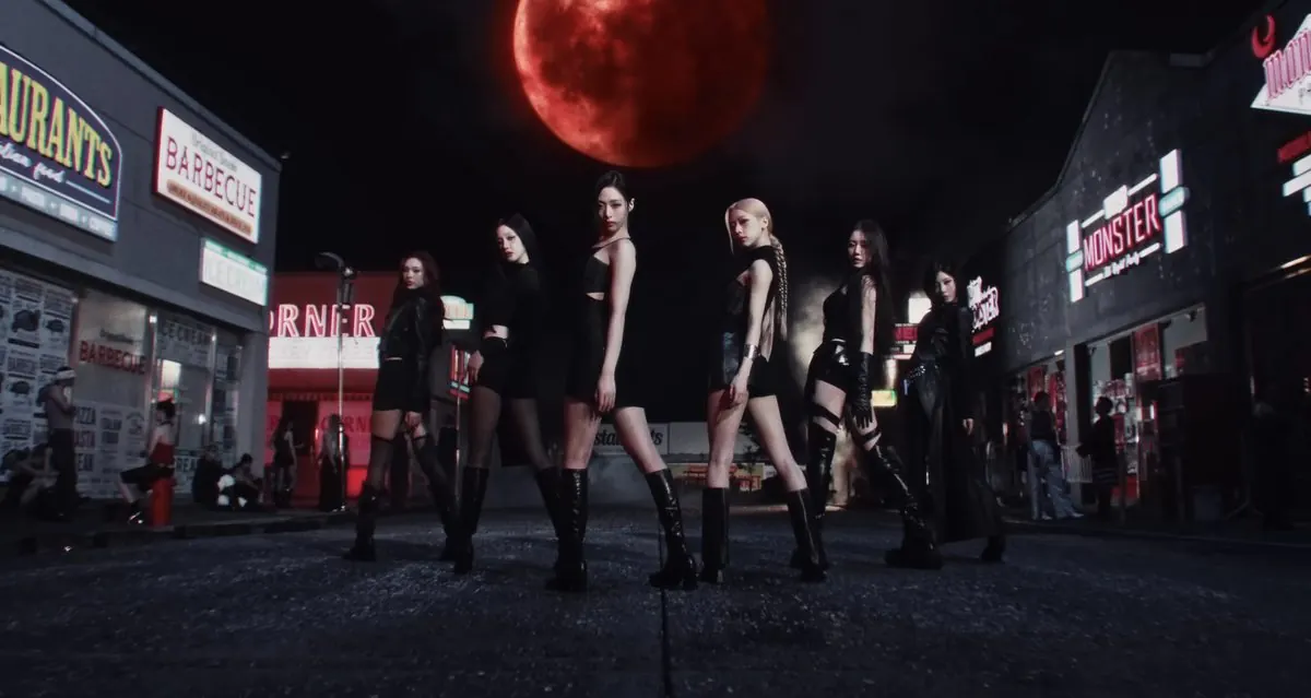 베이비몬스터, ‘MOON’ 퍼포먼스 비디오 공개… 뮤직비디오 이후 무대로 확장한 밤의 이미지